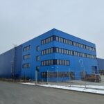 Reference vytápění skladu a administrativy a chlazení haly - průmyslovým tepelným čerpadlem (pohled na administrativní budovu - kanceláře)