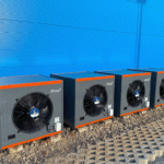 Reference vytápění skladu a administrativy a chlazení haly - průmyslovým tepelným čerpadlem (venkovní jednotky CUBE)