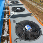 Reference vytápění skladu a administrativy a chlazení haly - průmyslovým tepelným čerpadlem (venkovní jednotky CUBE)