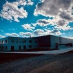 Průmyslová hala s administrativou s tepelnými čerpadly a teplovodními sálavými panely